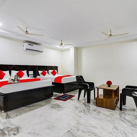 Hotel Oyo Dharani Grand Khammam Exterior foto
