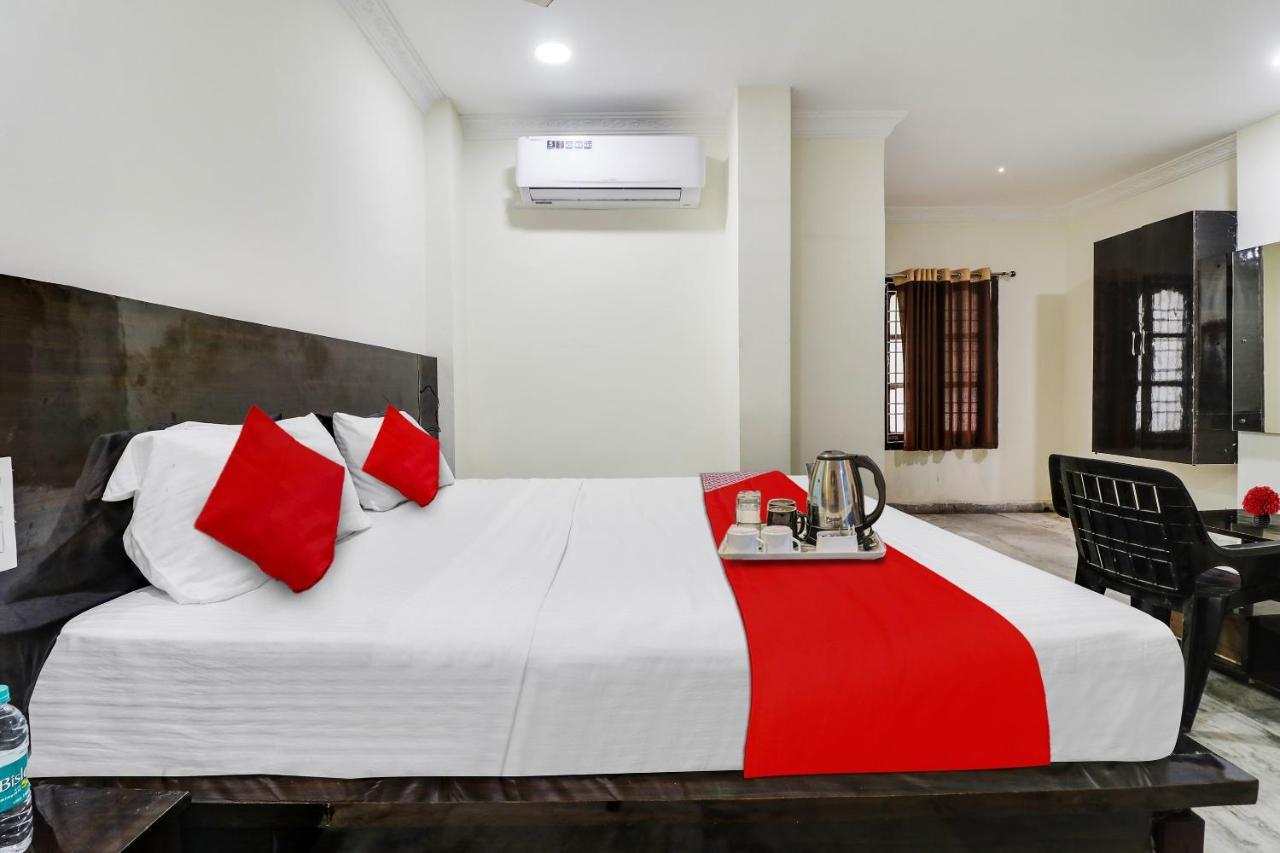 Hotel Oyo Dharani Grand Khammam Exterior foto