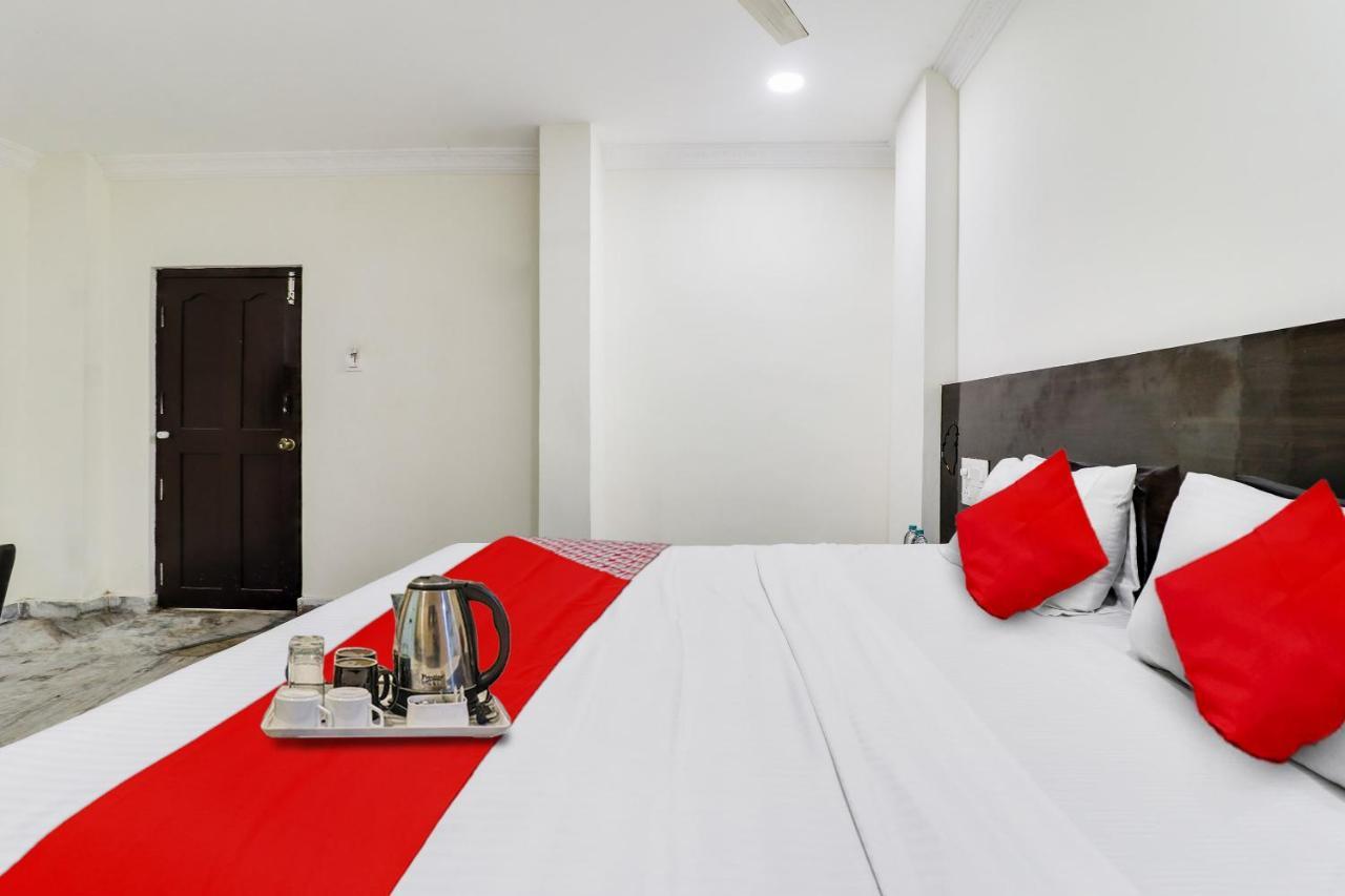 Hotel Oyo Dharani Grand Khammam Exterior foto
