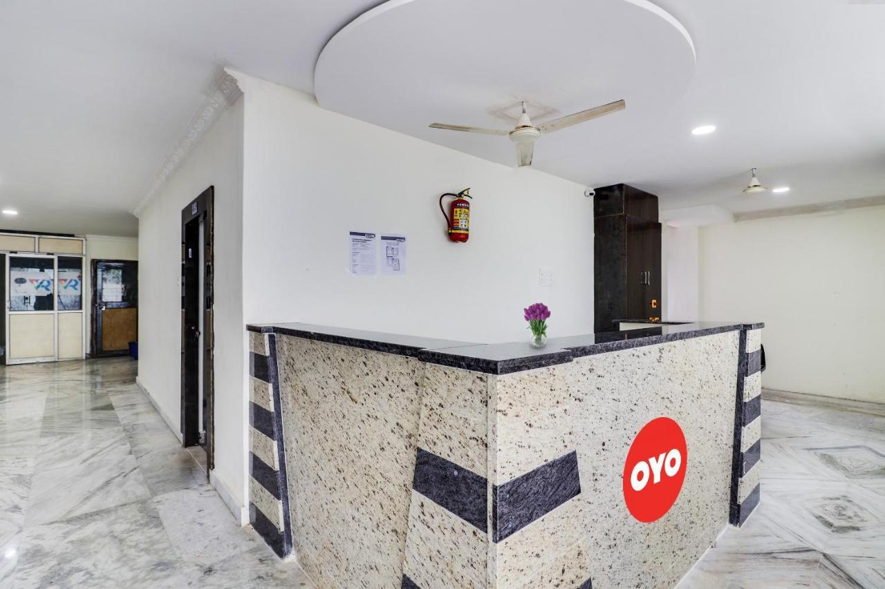 Hotel Oyo Dharani Grand Khammam Exterior foto