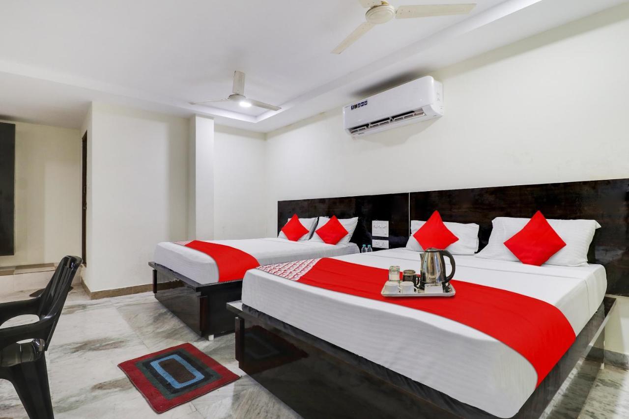 Hotel Oyo Dharani Grand Khammam Exterior foto