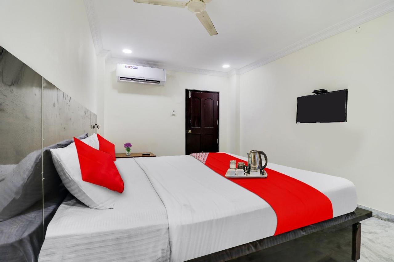 Hotel Oyo Dharani Grand Khammam Exterior foto