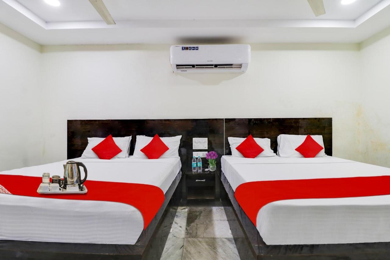 Hotel Oyo Dharani Grand Khammam Exterior foto