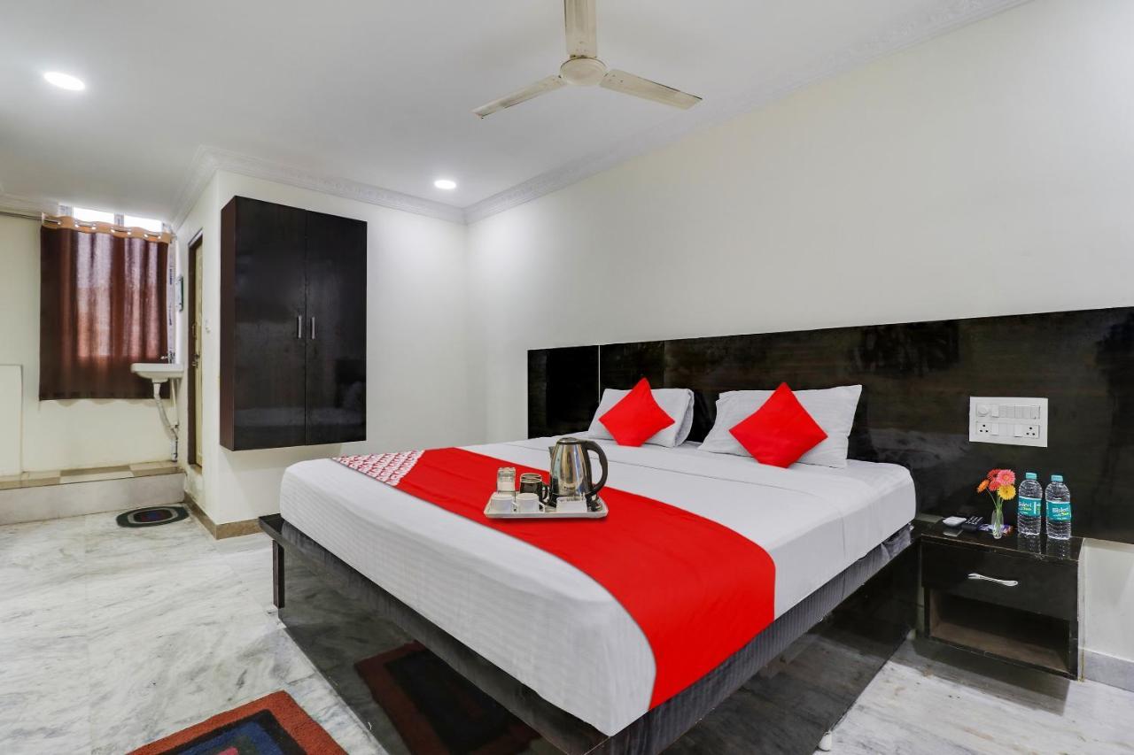 Hotel Oyo Dharani Grand Khammam Exterior foto
