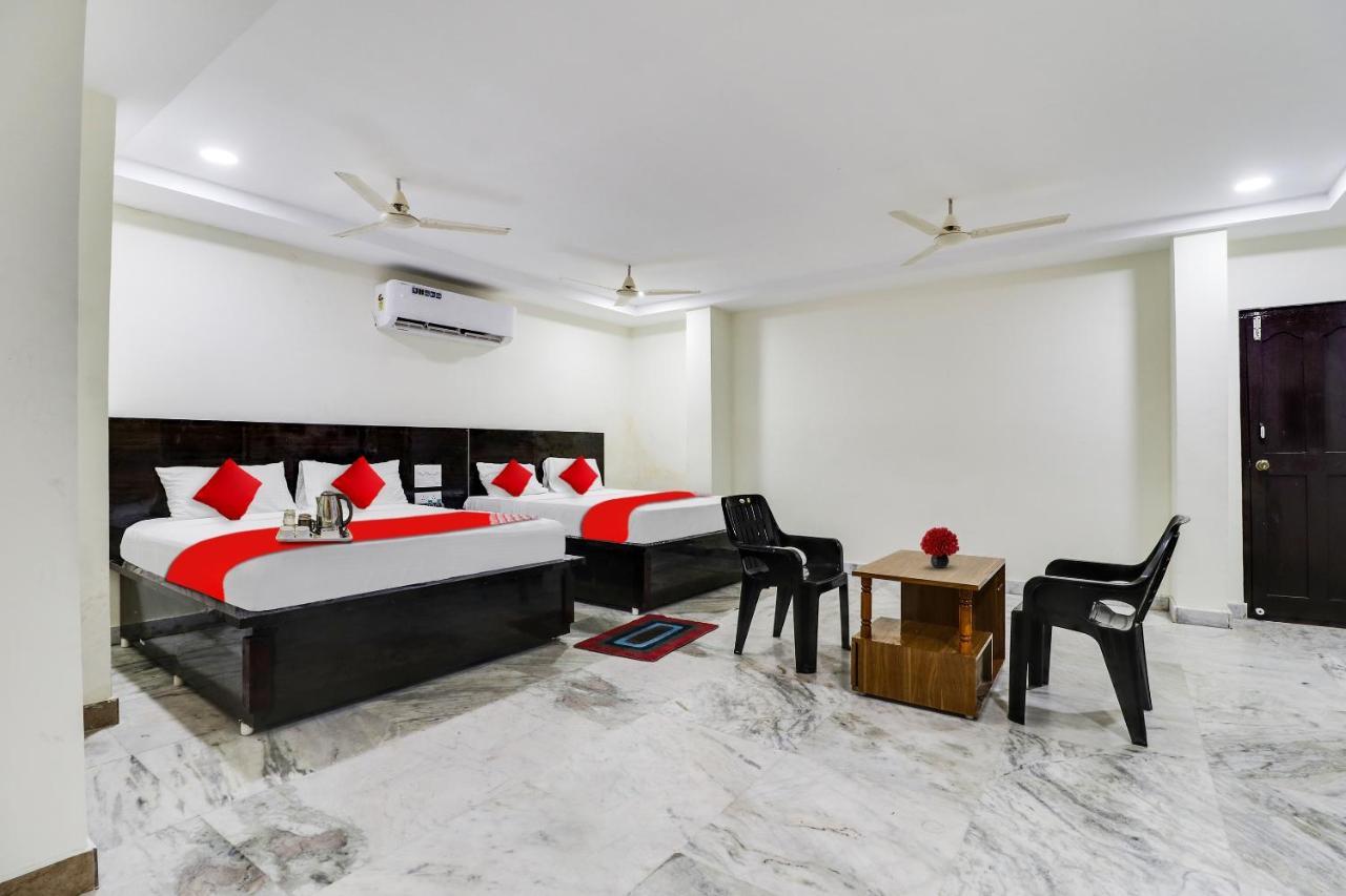 Hotel Oyo Dharani Grand Khammam Exterior foto