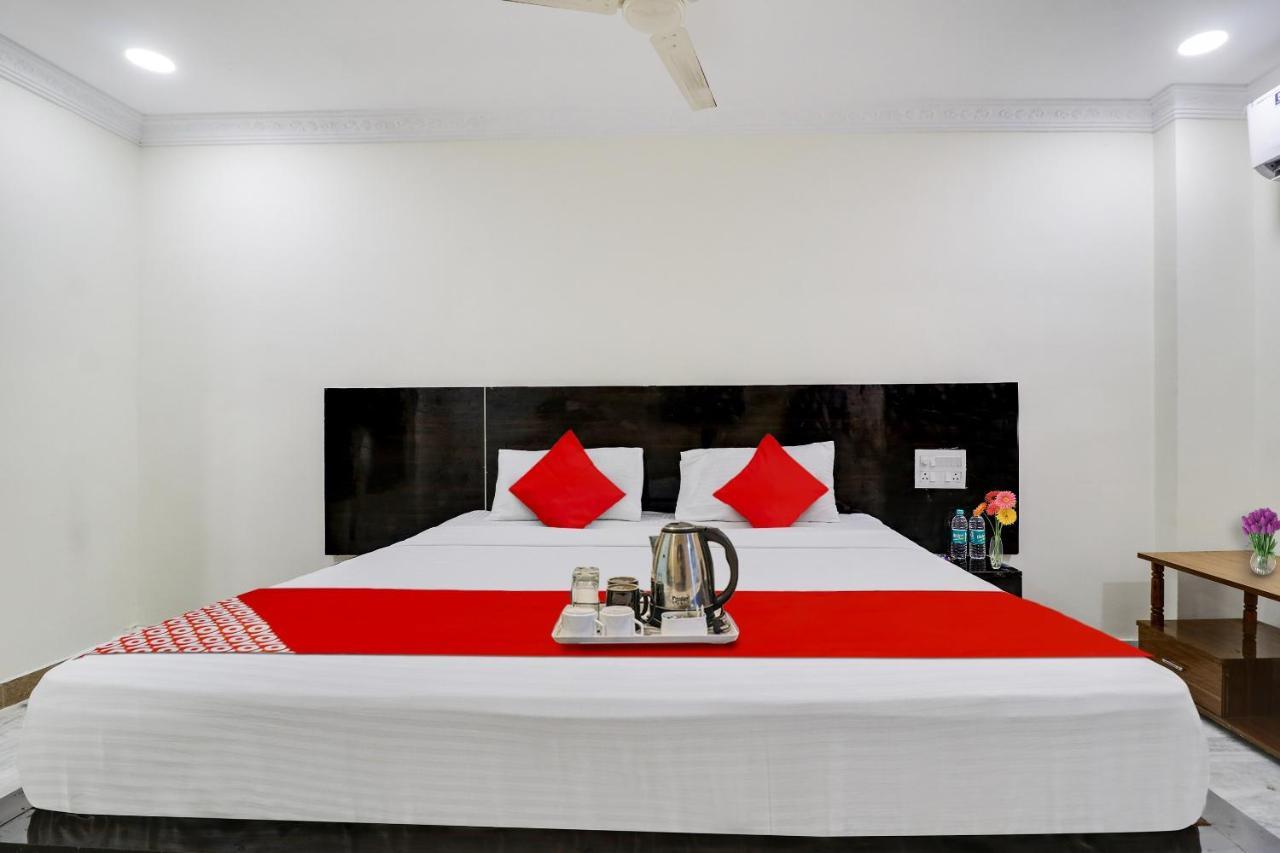 Hotel Oyo Dharani Grand Khammam Exterior foto