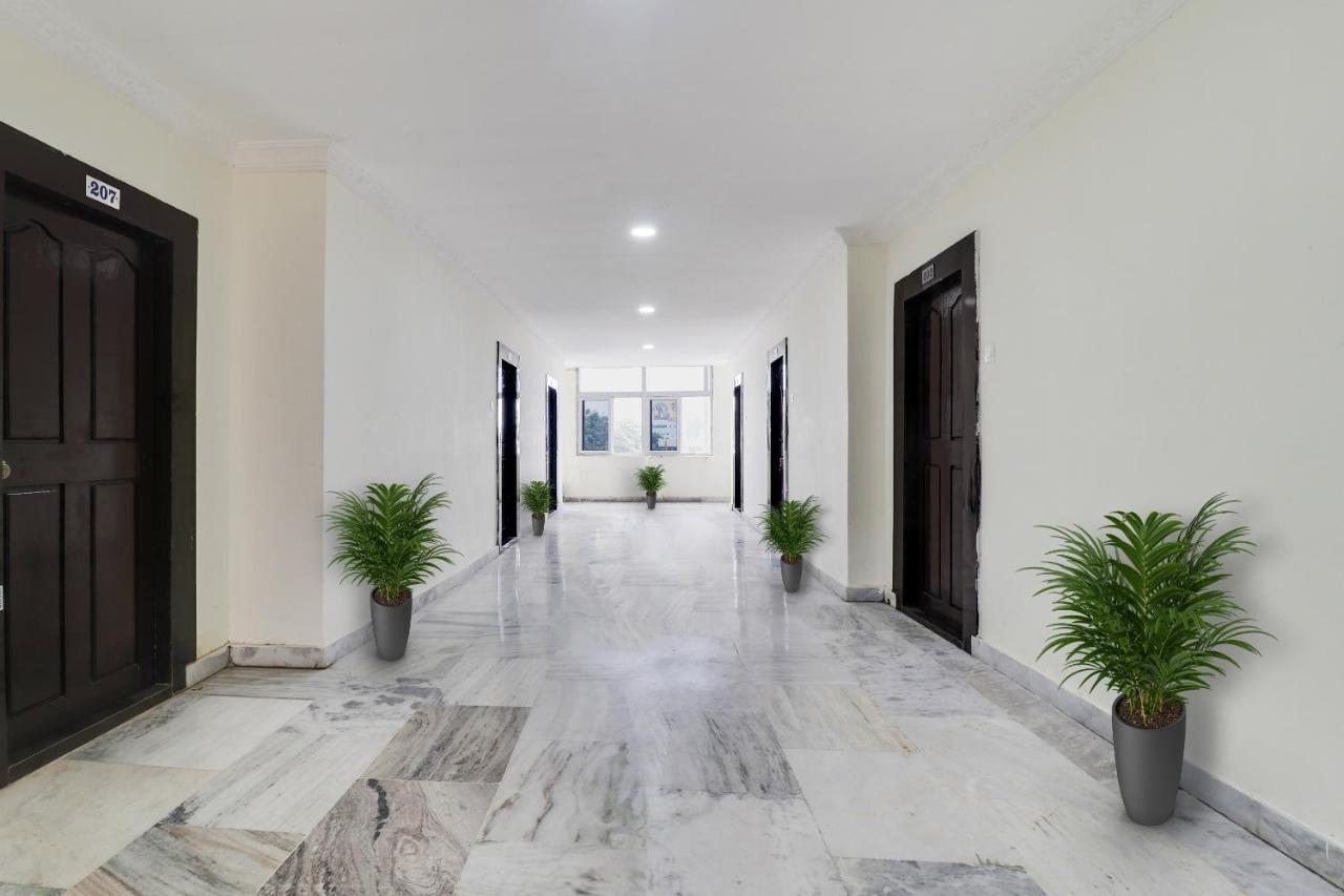 Hotel Oyo Dharani Grand Khammam Exterior foto