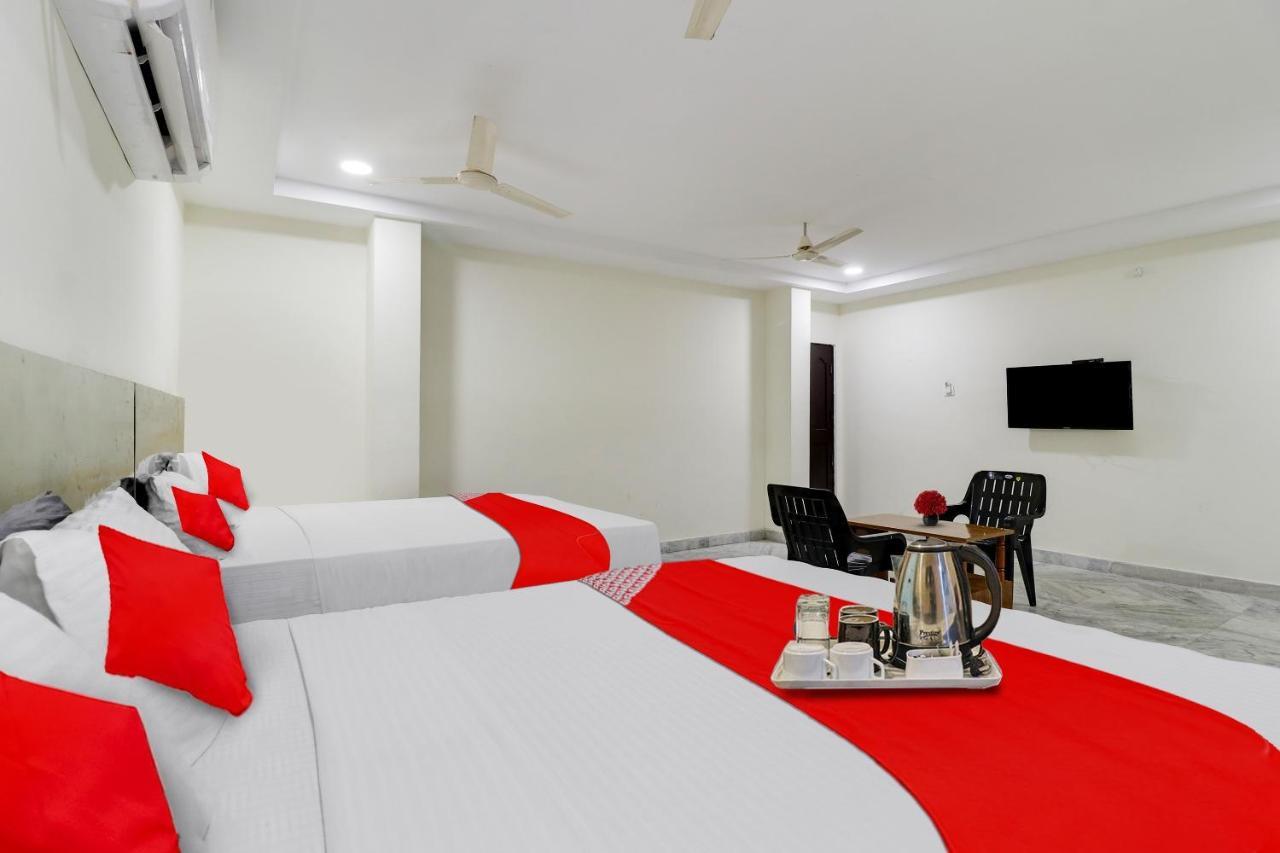 Hotel Oyo Dharani Grand Khammam Exterior foto